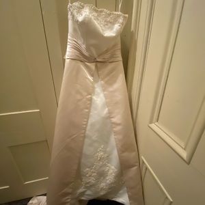 NWT David's Bridal Offwhite/Champagne Wedding Dress Sz 14 T8580